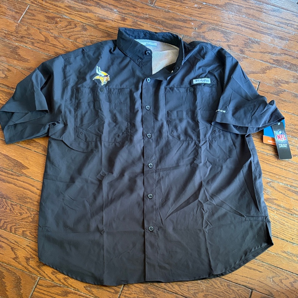 NFL Black Short-Sleeve Button-Down Shirt with Vikings Logo Patch